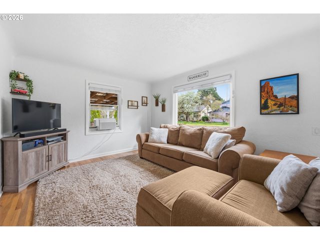 2537 WOOD Ave, Eugene, OR 97402