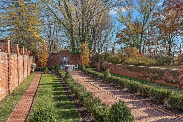 526 Scaife Road, Sewickley Heights, PA 15143