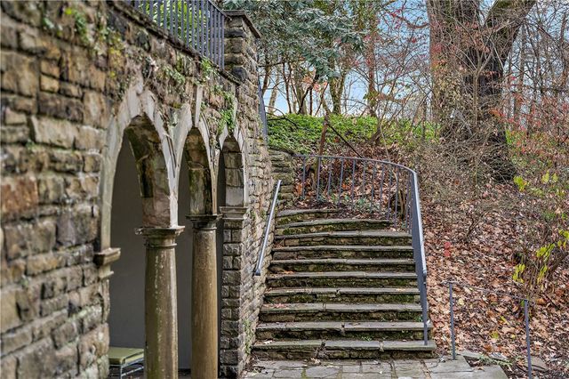 526 Scaife Road, Sewickley Heights, PA 15143