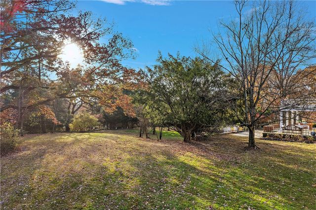 526 Scaife Road, Sewickley Heights, PA 15143