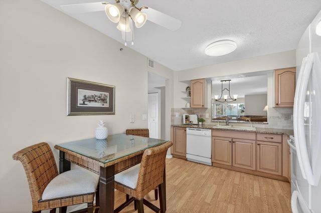 5906 CRYSTAL SHORES Drive 404, Boynton Beach, FL 33437