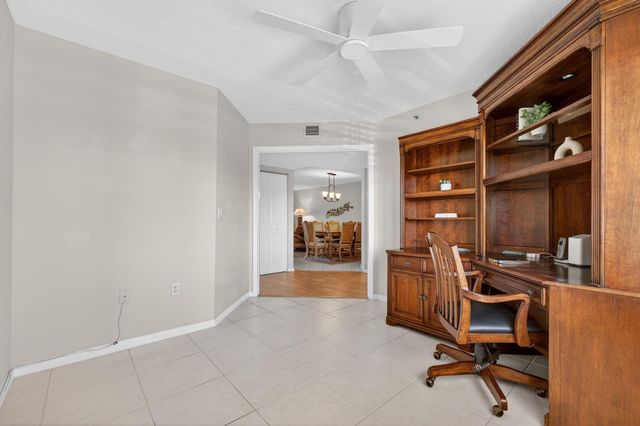 5906 CRYSTAL SHORES Drive 404, Boynton Beach, FL 33437