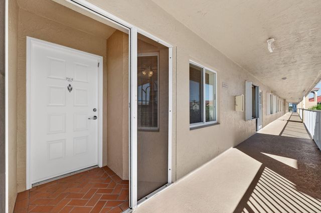 5906 CRYSTAL SHORES Drive 404, Boynton Beach, FL 33437