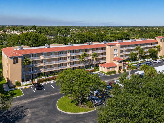 5906 CRYSTAL SHORES Drive 404, Boynton Beach, FL 33437