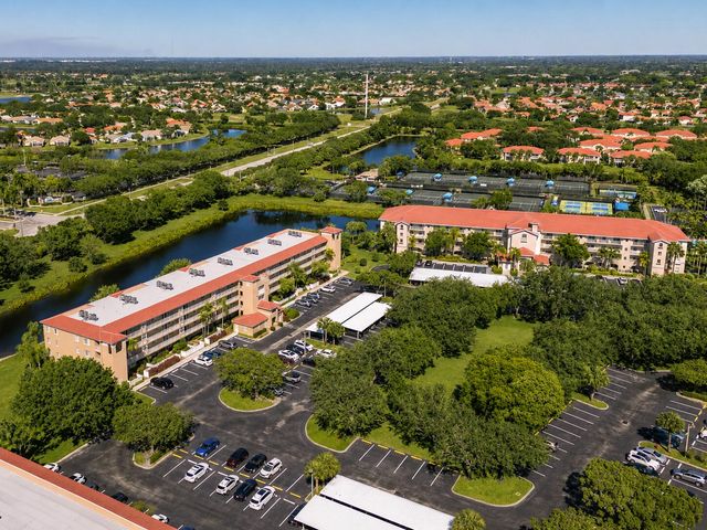 5906 CRYSTAL SHORES Drive 404, Boynton Beach, FL 33437