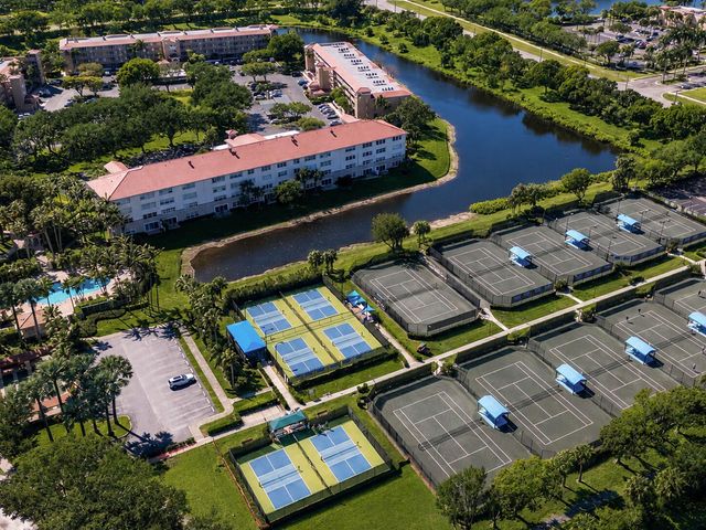 5906 CRYSTAL SHORES Drive 404, Boynton Beach, FL 33437