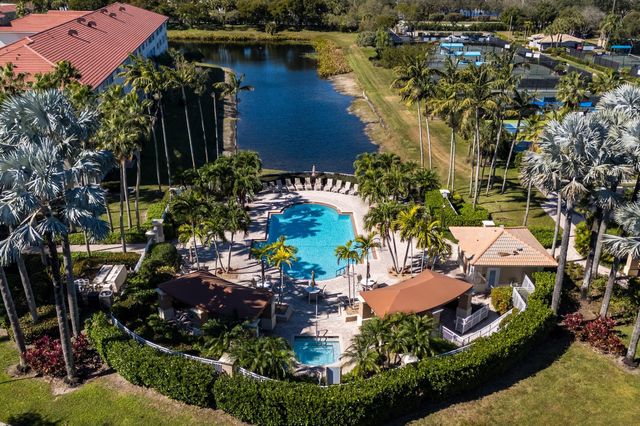 5906 CRYSTAL SHORES Drive 404, Boynton Beach, FL 33437