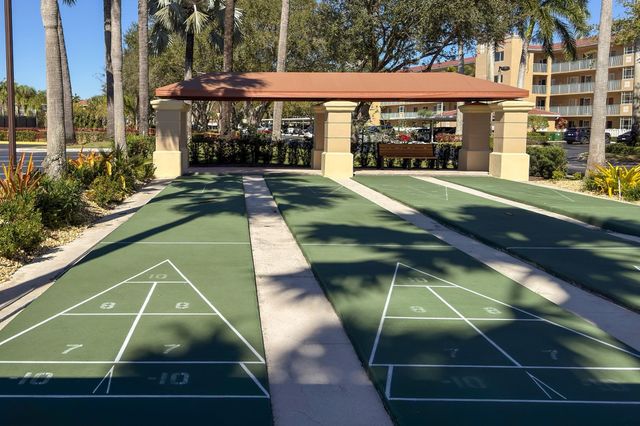 5906 CRYSTAL SHORES Drive 404, Boynton Beach, FL 33437