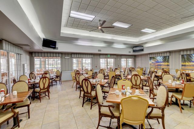 5906 CRYSTAL SHORES Drive 404, Boynton Beach, FL 33437