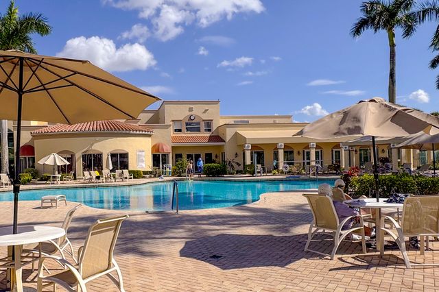 5906 CRYSTAL SHORES Drive 404, Boynton Beach, FL 33437