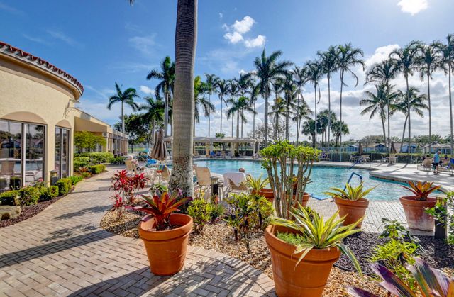 5906 CRYSTAL SHORES Drive 404, Boynton Beach, FL 33437