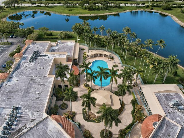 5906 CRYSTAL SHORES Drive 404, Boynton Beach, FL 33437