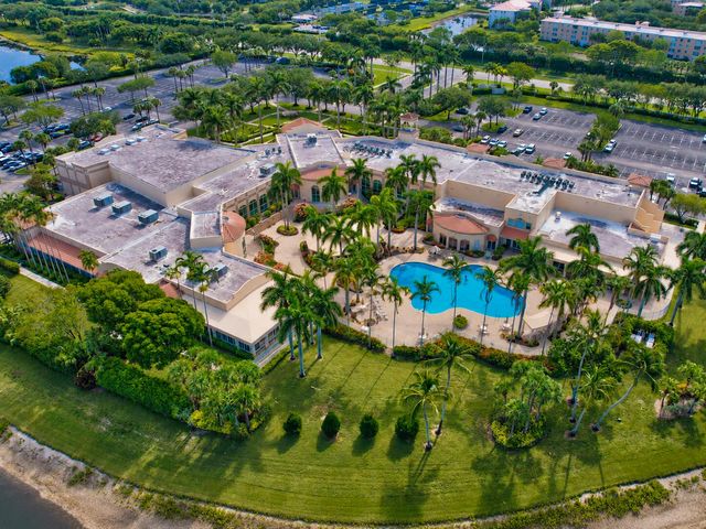 5906 CRYSTAL SHORES Drive 404, Boynton Beach, FL 33437