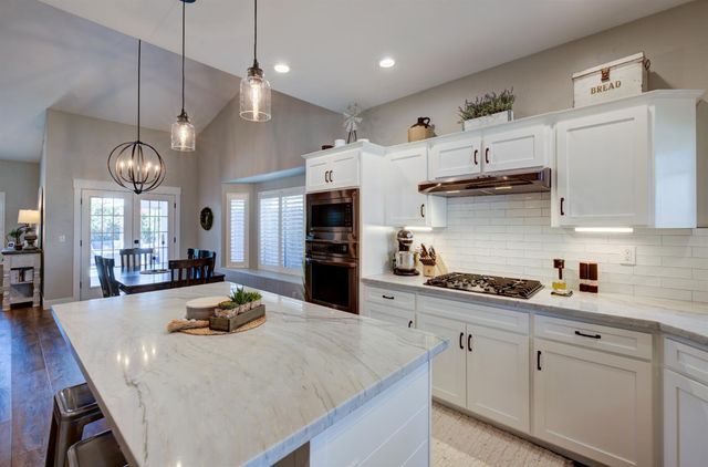 1812 E Oakmont Avenue, Fresno, CA 93730