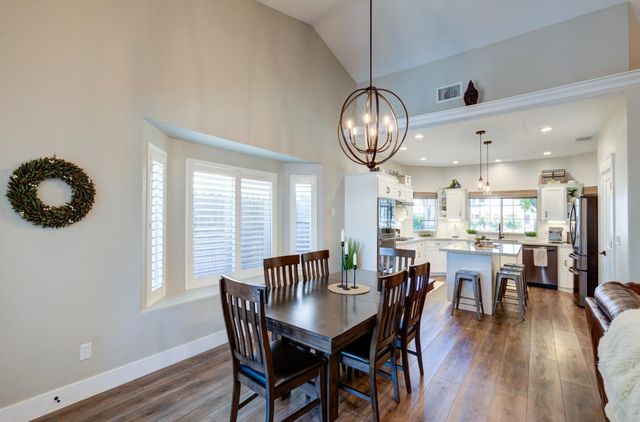 1812 E Oakmont Avenue, Fresno, CA 93730