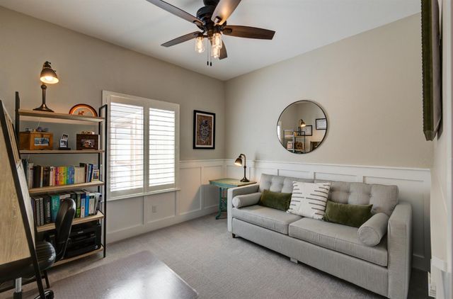1812 E Oakmont Avenue, Fresno, CA 93730