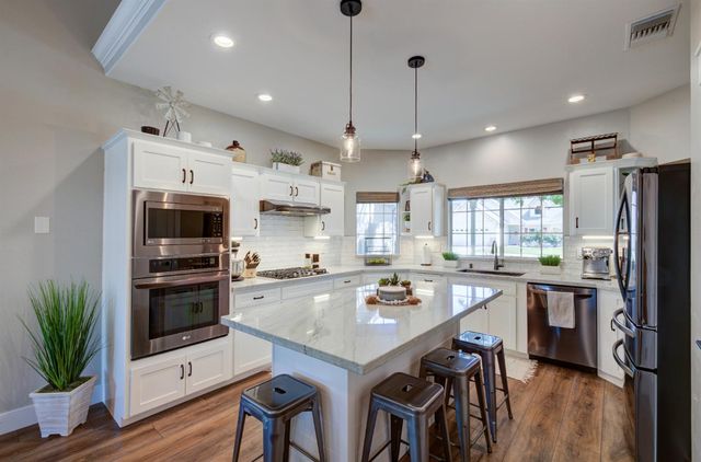 1812 E Oakmont Avenue, Fresno, CA 93730