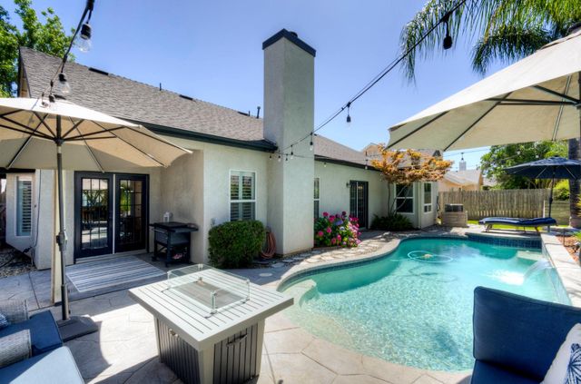 1812 E Oakmont Avenue, Fresno, CA 93730