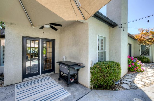 1812 E Oakmont Avenue, Fresno, CA 93730