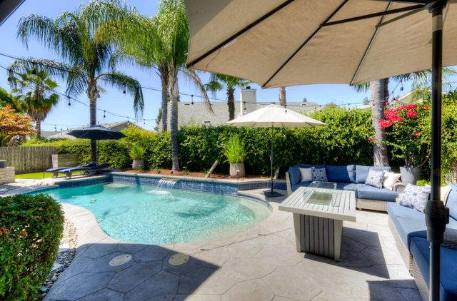 1812 E Oakmont Avenue, Fresno, CA 93730