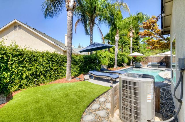 1812 E Oakmont Avenue, Fresno, CA 93730