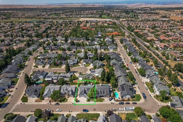 1812 E Oakmont Avenue, Fresno, CA 93730
