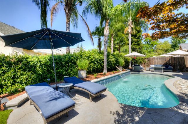 1812 E Oakmont Avenue, Fresno, CA 93730