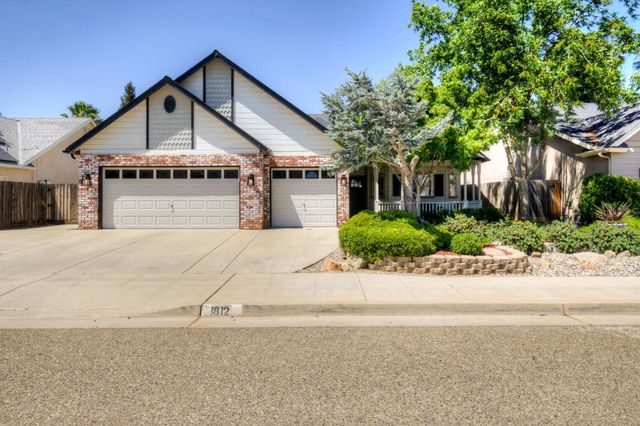 1812 E Oakmont Avenue, Fresno, CA 93730