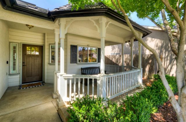 1812 E Oakmont Avenue, Fresno, CA 93730
