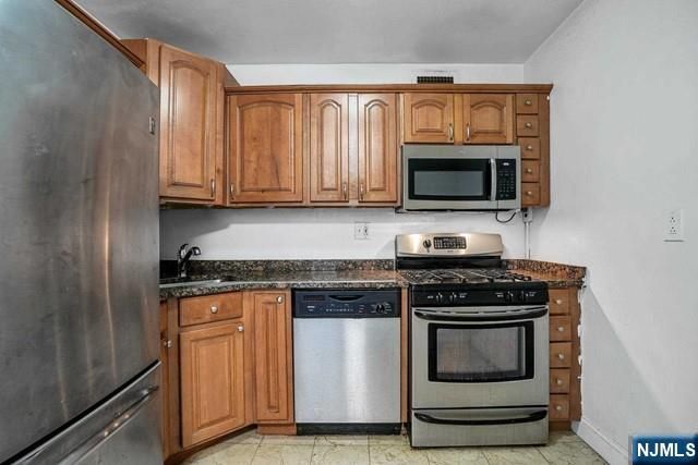 2100 Linwood Avenue 15P, Fort Lee, NJ 07024
