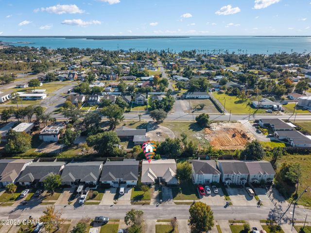 1025 W 11th Court, Panama City, FL 32401