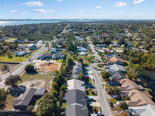 1025 W 11th Court, Panama City, FL 32401