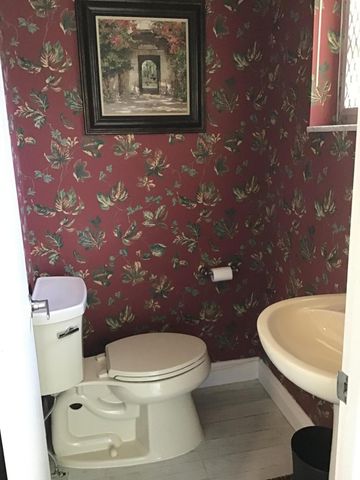 812 SE 8th Avenue, Deerfield Beach, FL 33441
