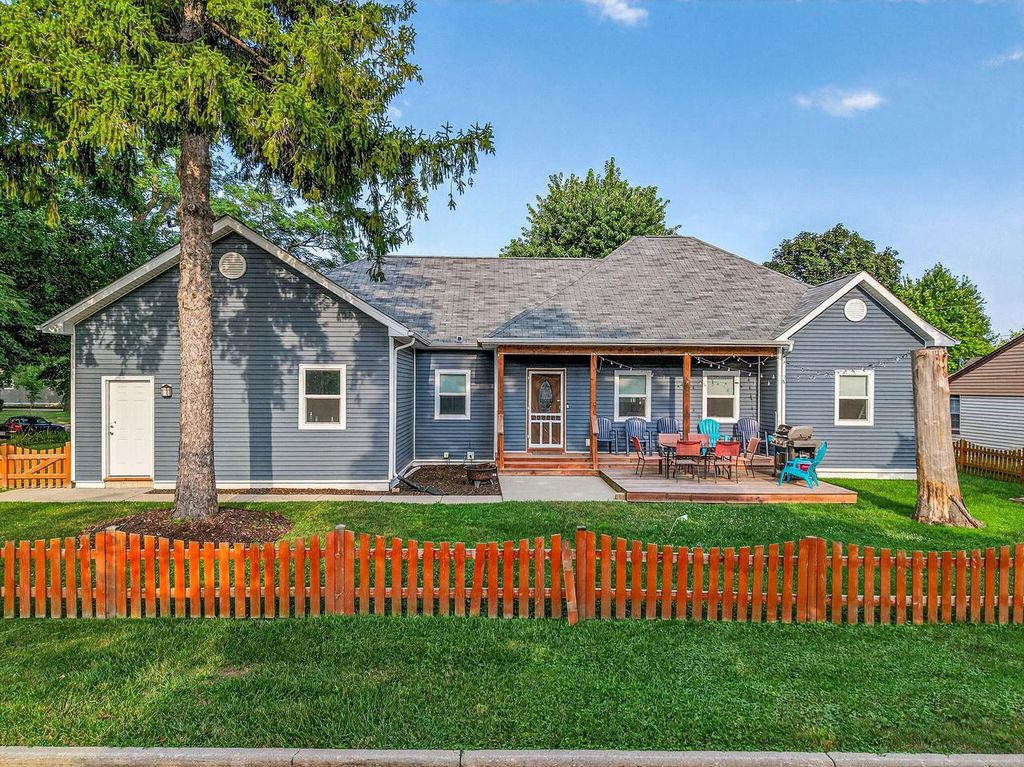 1030 Wheeler STREET, Lake Geneva, WI 53147