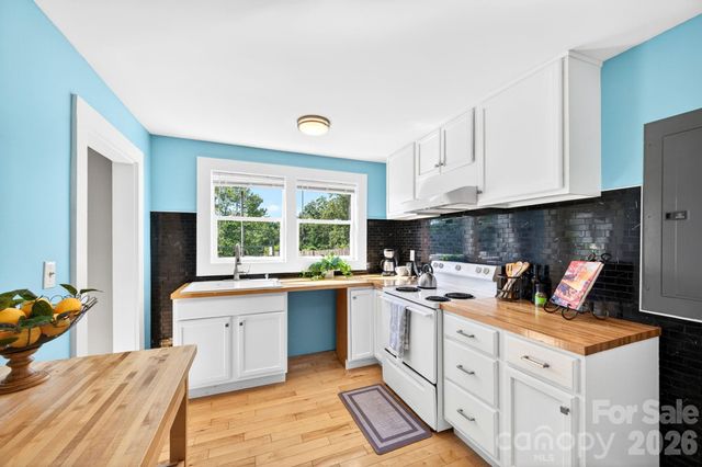 440 Carolina Avenue, Brevard, NC 28712