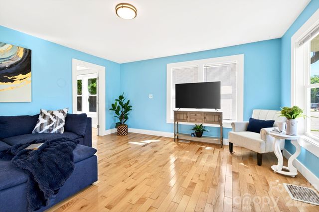 440 Carolina Avenue, Brevard, NC 28712