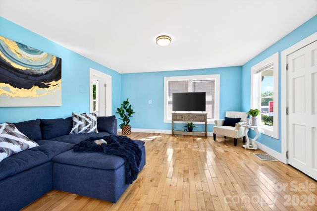 440 Carolina Avenue, Brevard, NC 28712