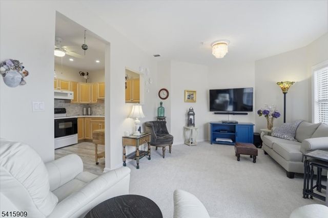 375 Rifle Camp Rd 105, Woodland Park, NJ 07424