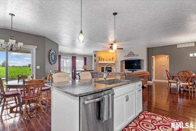2820 Castlerock Ridge Ridge, Springfield, IL 62711