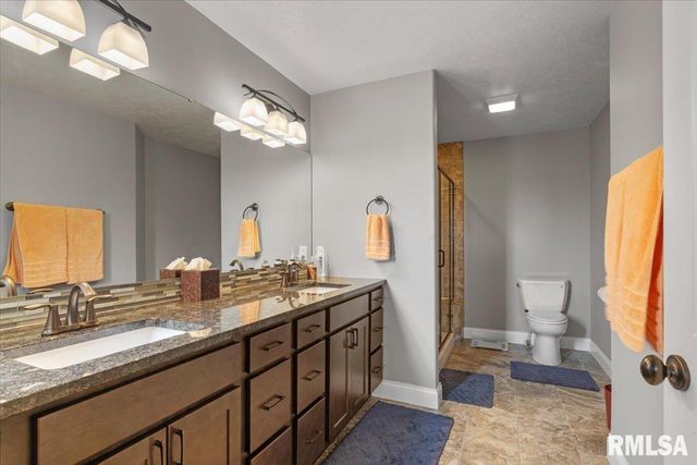 2820 Castlerock Ridge Ridge, Springfield, IL 62711