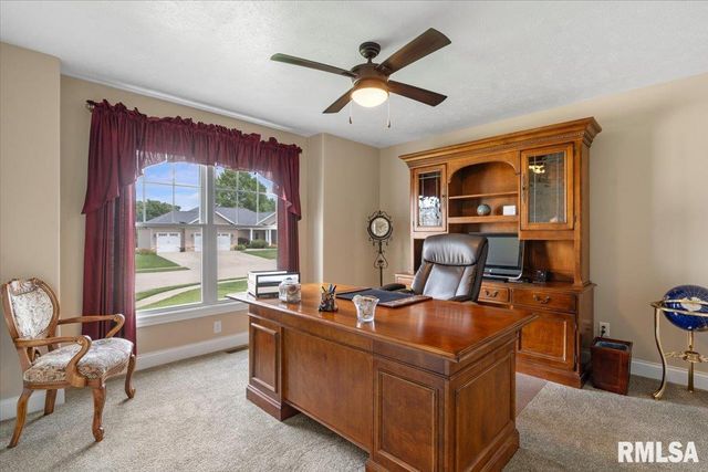 2820 Castlerock Ridge Ridge, Springfield, IL 62711