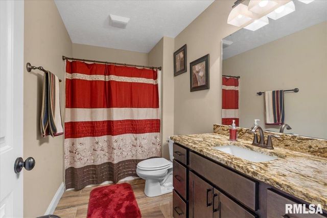2820 Castlerock Ridge Ridge, Springfield, IL 62711