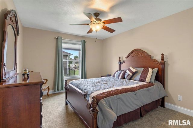 2820 Castlerock Ridge Ridge, Springfield, IL 62711