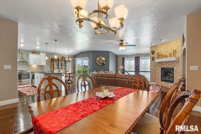 2820 Castlerock Ridge Ridge, Springfield, IL 62711