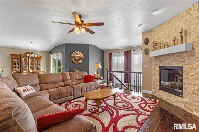 2820 Castlerock Ridge Ridge, Springfield, IL 62711
