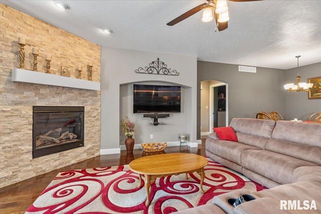 2820 Castlerock Ridge Ridge, Springfield, IL 62711