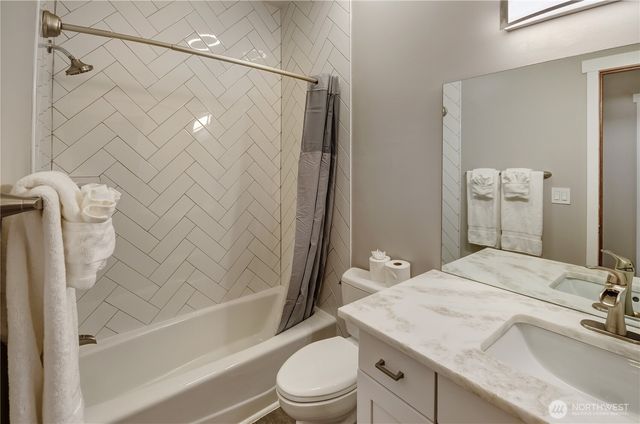 2685 E Lidstrom Hill Road, Port Orchard, WA 98366