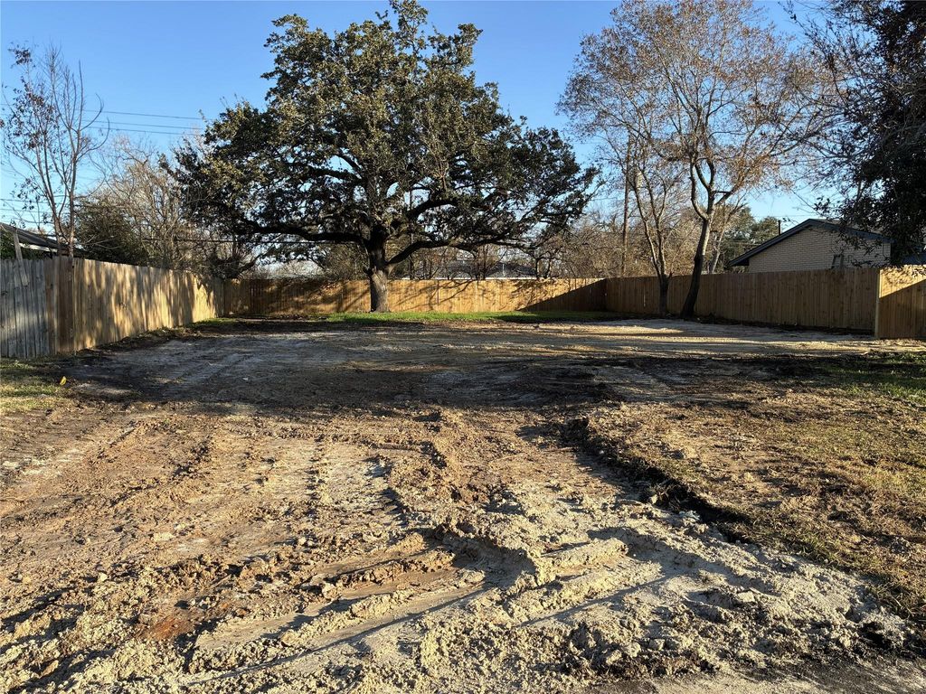 5839 Flamingo Drive, Houston, TX 77033