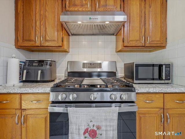 94 Barnes Avenue, New Haven, CT 06511