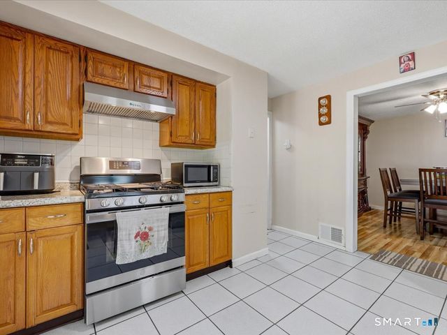 94 Barnes Avenue, New Haven, CT 06511